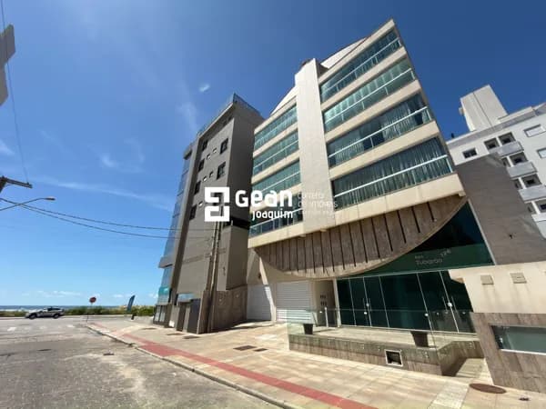 Apartamento quadra mar, 3 quartos e 2 vagas na garagem
