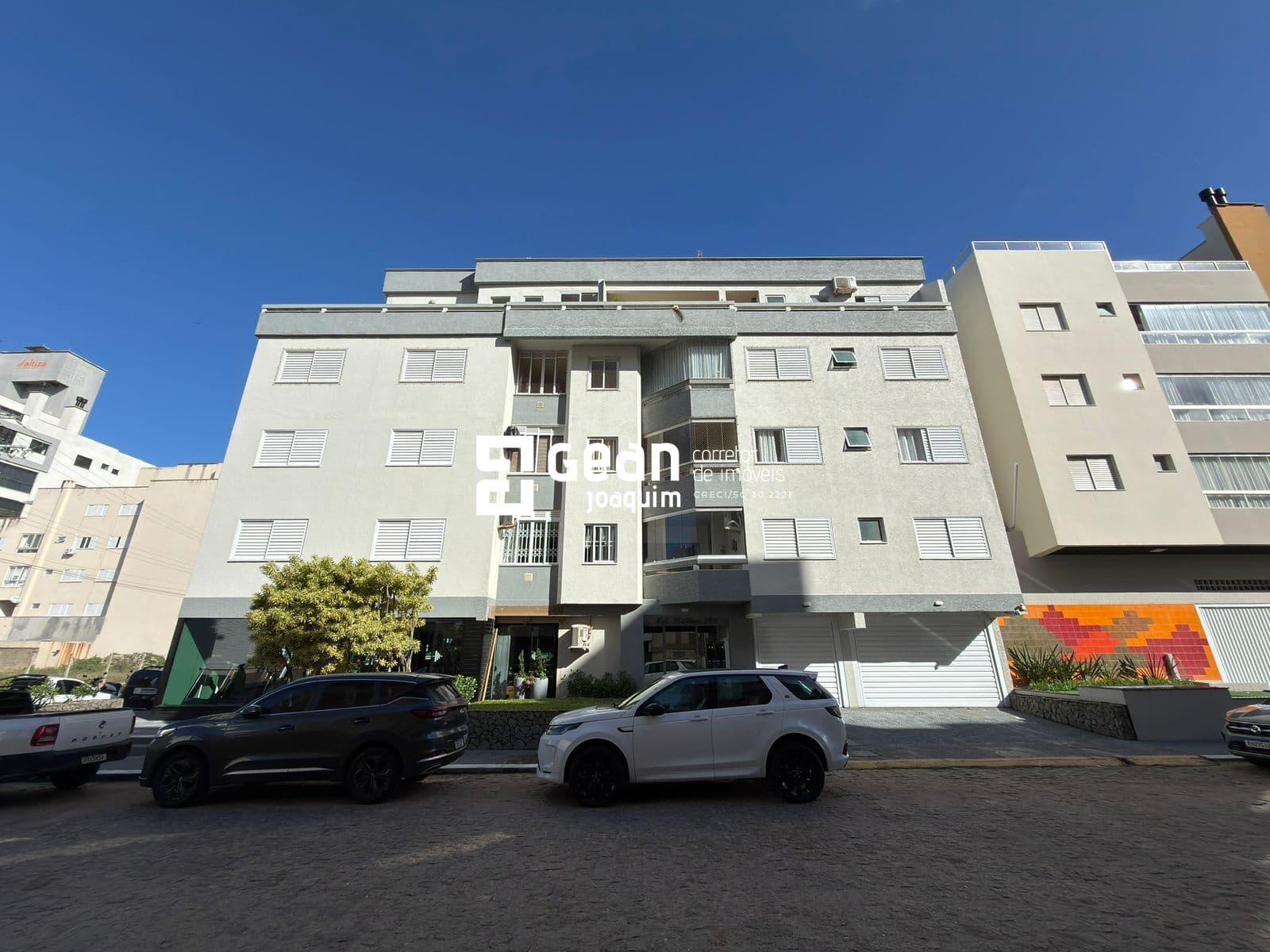 Apartamento quadra mar, 3 quartos com suíte.