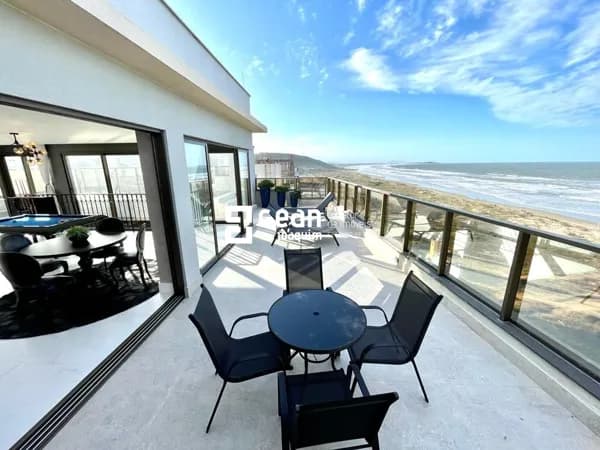 Cobertura Duplex no Mar Grosso, Laguna/SC. 4 Suítes, 4 Vagas, Beira Mar, Piscina Privativa.