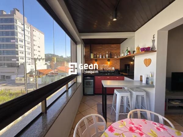 Apartamento no Mar Grosso, 4 quartos, mobiliado.