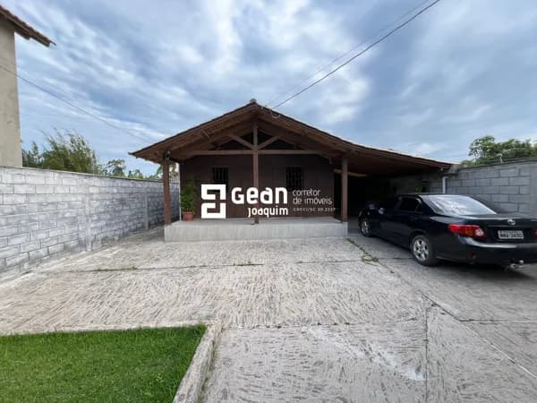 Casa a 50 metros da Lagoa em Laguna.