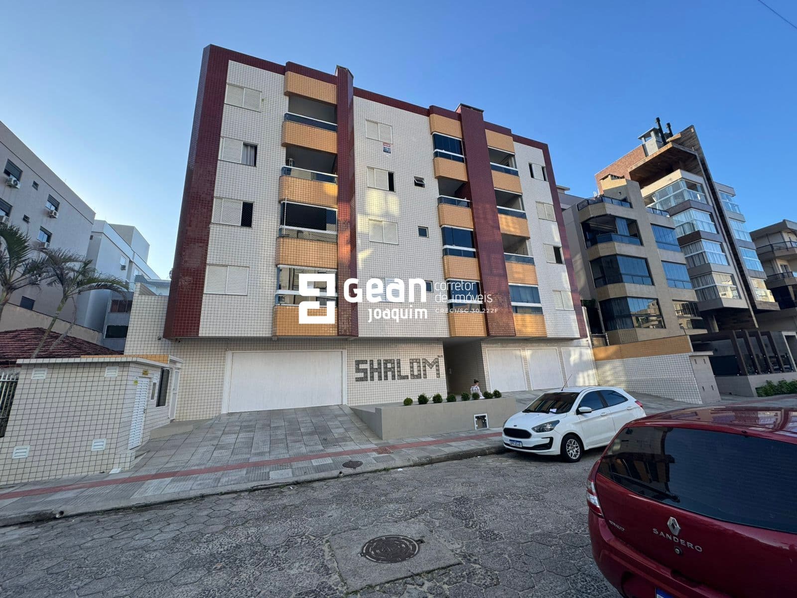 Próximo a Praça do Villa com 2 quartos com suíte e com vista do mar