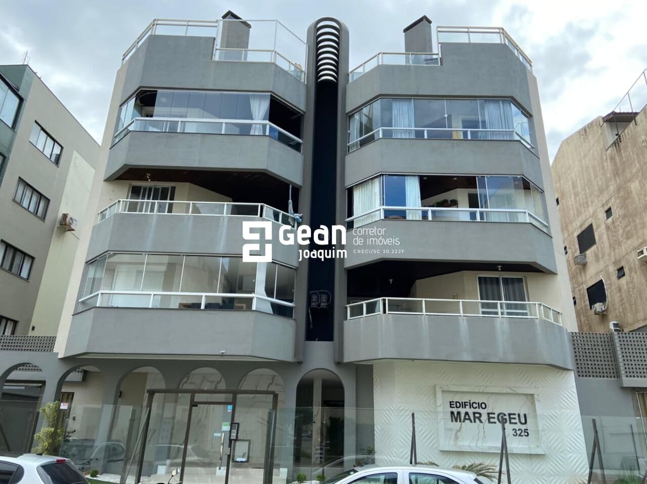 Apartamento em Laguna, 3 quartos sendo 1 suíte, 50 metros do mar.
