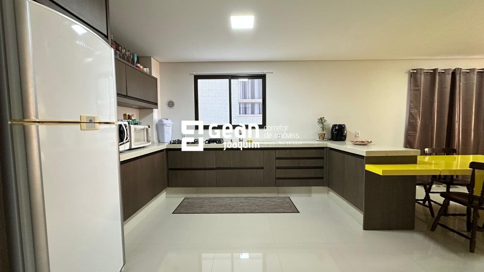 Apartamento em Laguna, Mar Grosso. 3 Quartos, 2 Vagas.