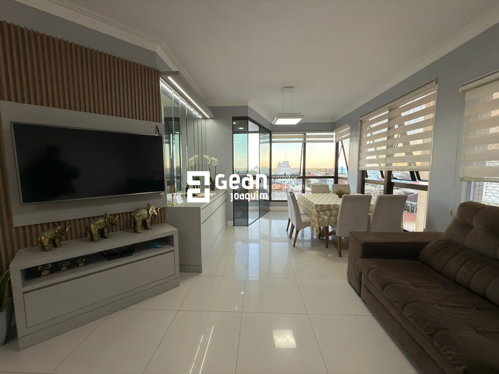 Apartamento em Laguna, Mar Grosso. 3 quartos, 2 vagas, mobiliado.