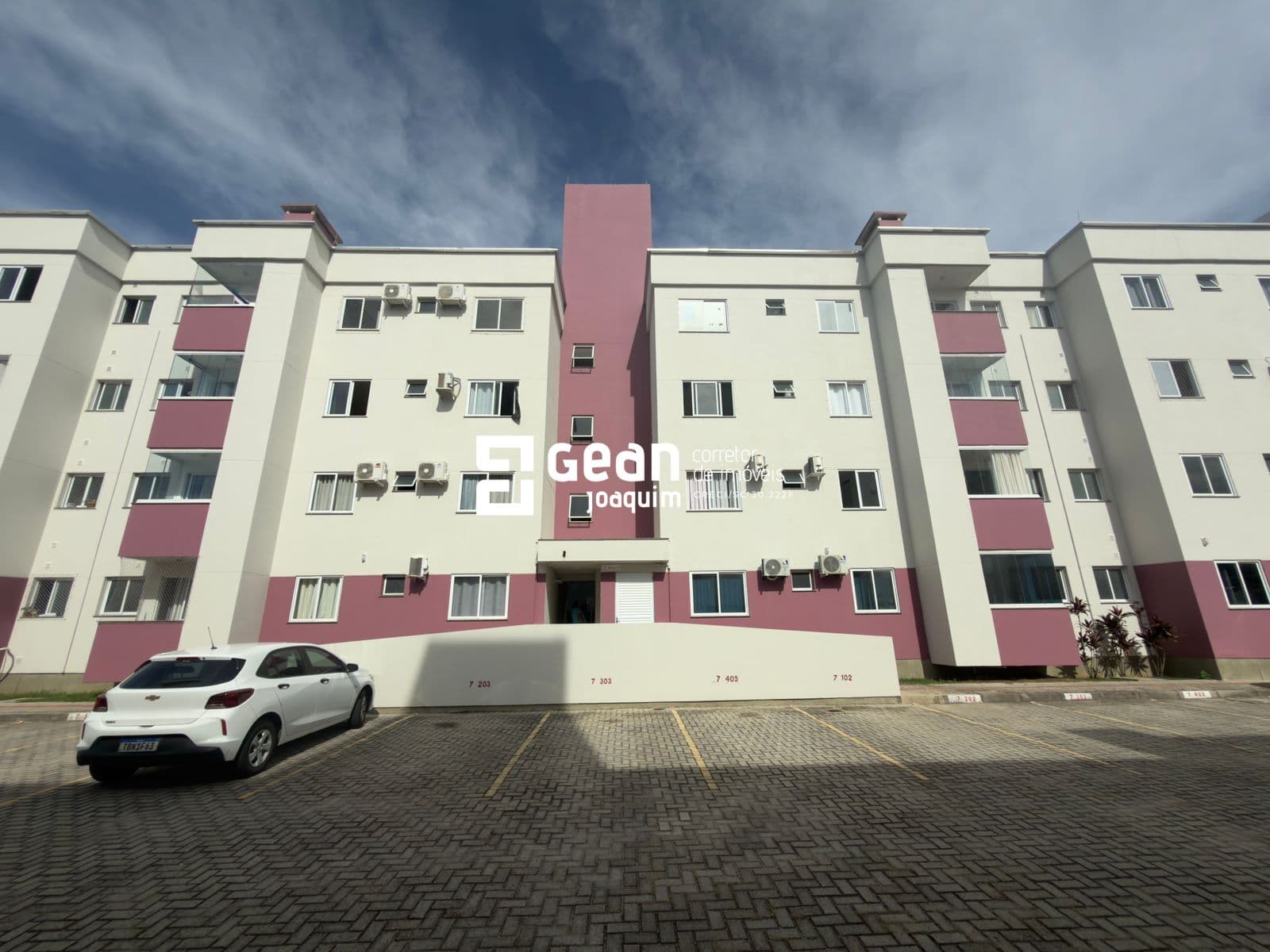 Apartamento no Res. Anita com móveis planejados
