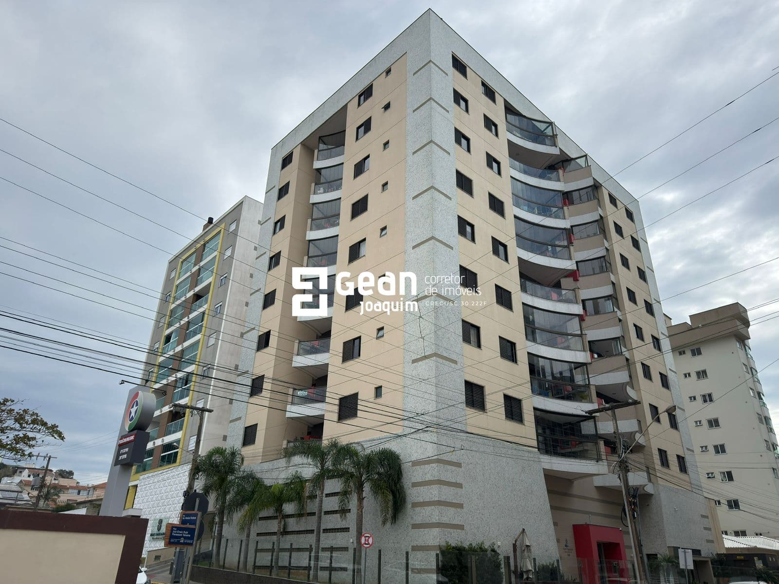 Apartamento em Laguna, Mar Grosso, 3 Quartos, 180 metros da Praia.