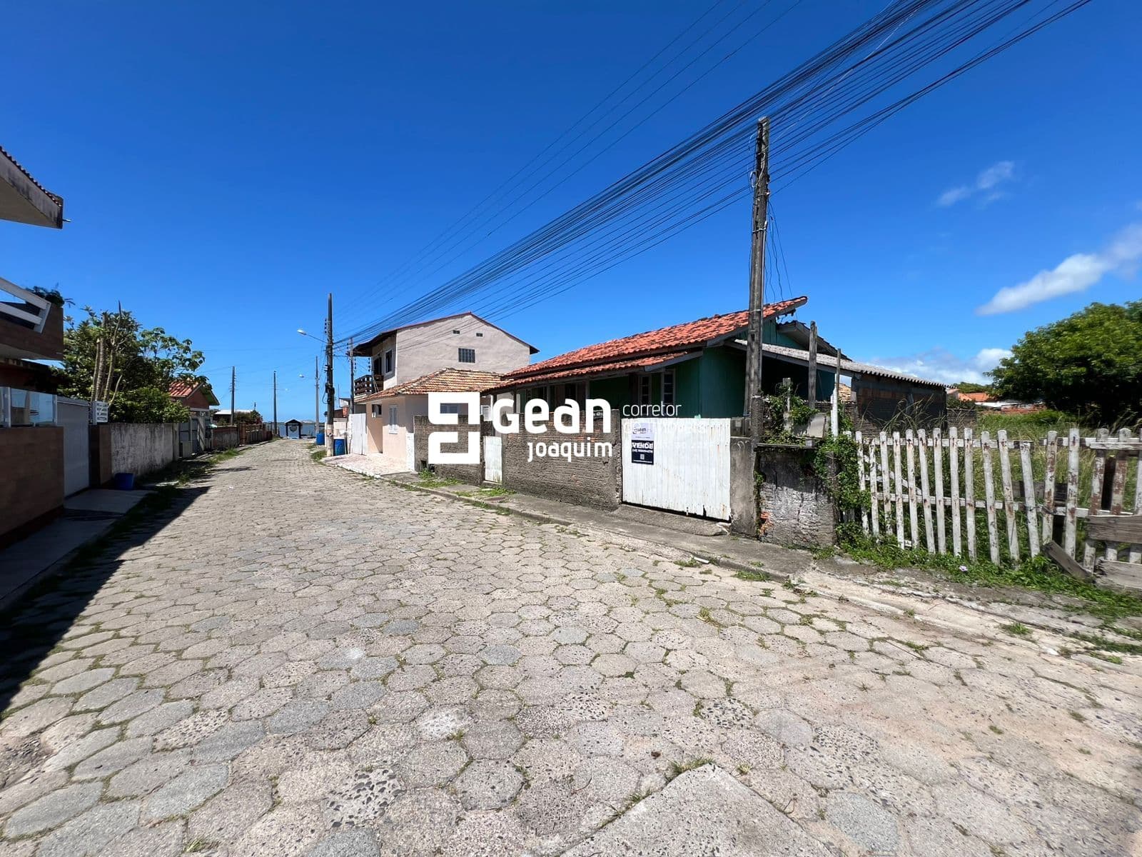 Casa mista no Bairro Magalhães com amplo terreno