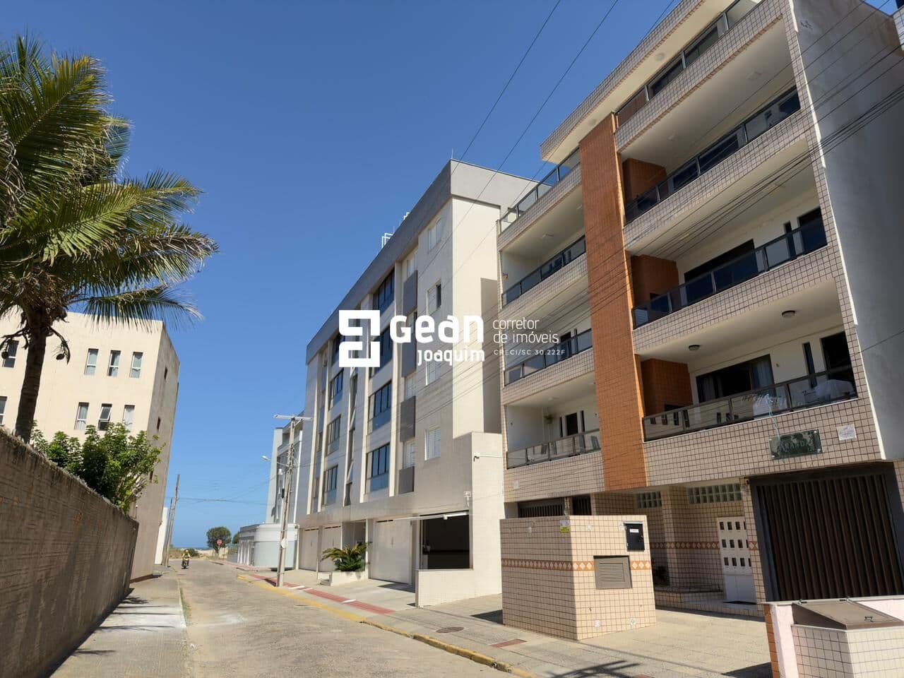 Apartamento com vista para o mar, com 3 quartos.