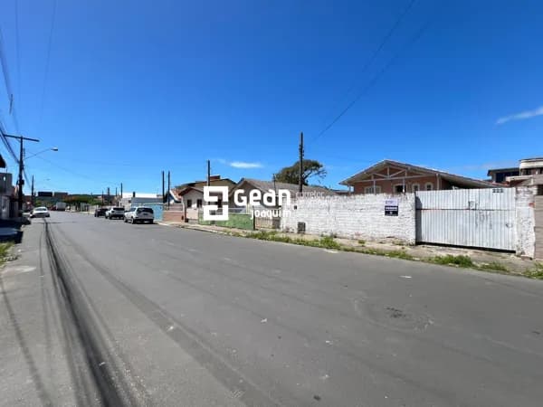 Terreno com casa na Rua da Balsa