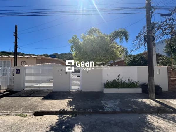 Casa de Praia de 3 Quartos com suíte, bairro Mar Grosso, localizado a 300 metros da Praia.