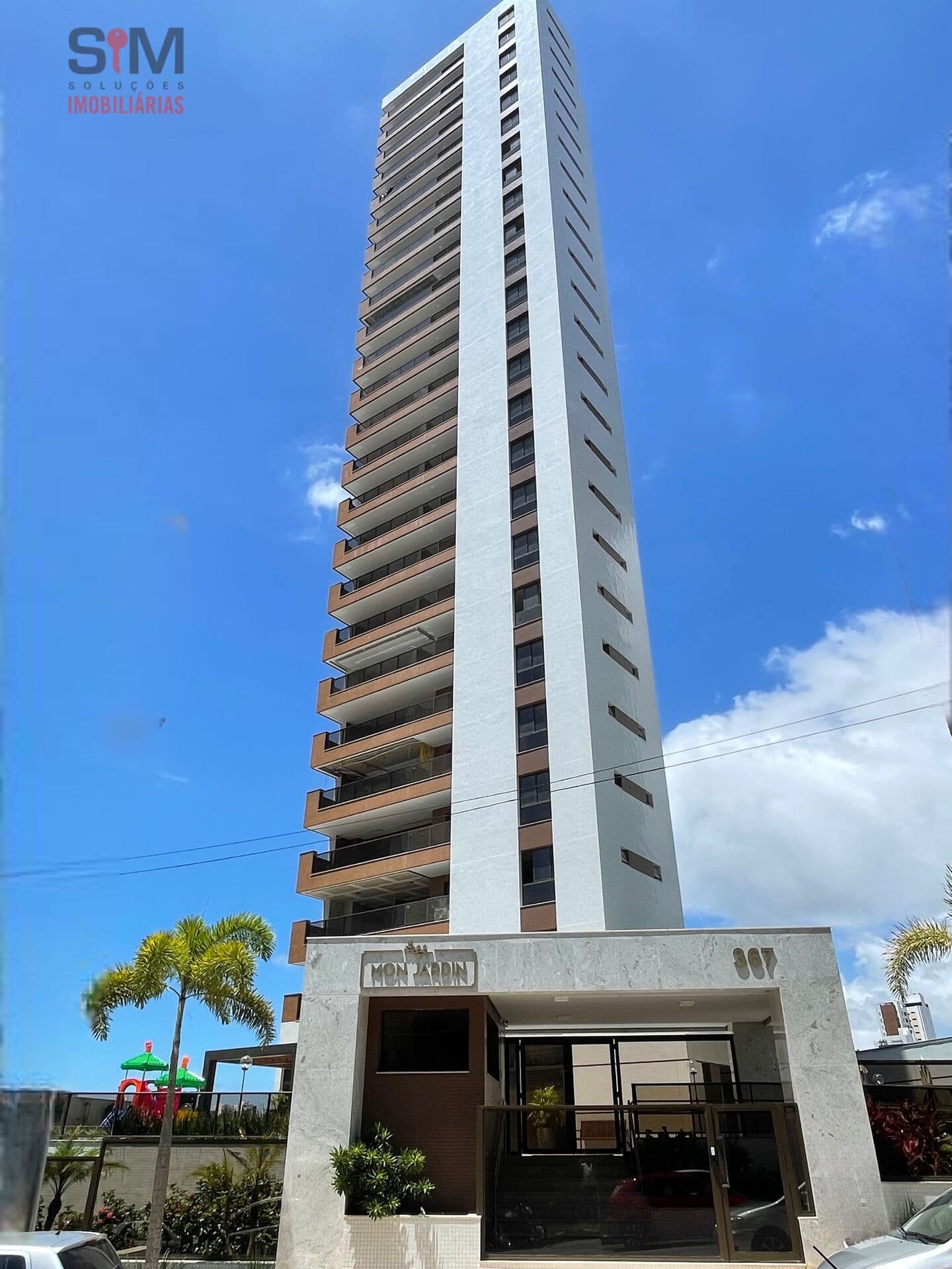 4/4 sendo 03 suítes, novo, pronto para morar, com 140m2, varanda gourmet e 04 vagas soltas de garagens no Caminho das Árvores em Salvador / BA.