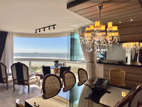 Beira-mar, Vista Permanente e Sofisticação em Cada Detalhe