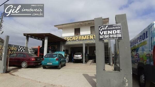 Ponto comercial com apartamentos