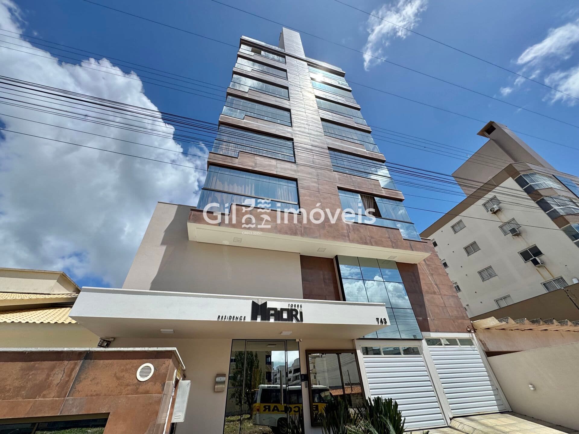 Cobertura com 103 m² privativo, 3 suítes e 3 vagas de garagem.