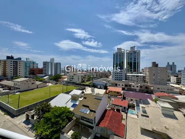 Mobiliado e decorado com vista mar.