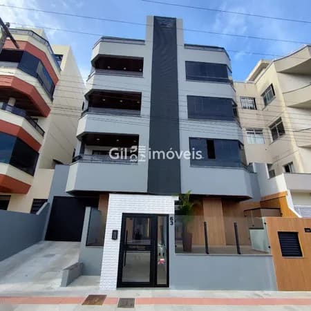 Amplo apartamento com vista permanente para o mar.