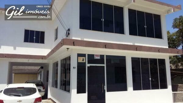 Casa geminada com edícula