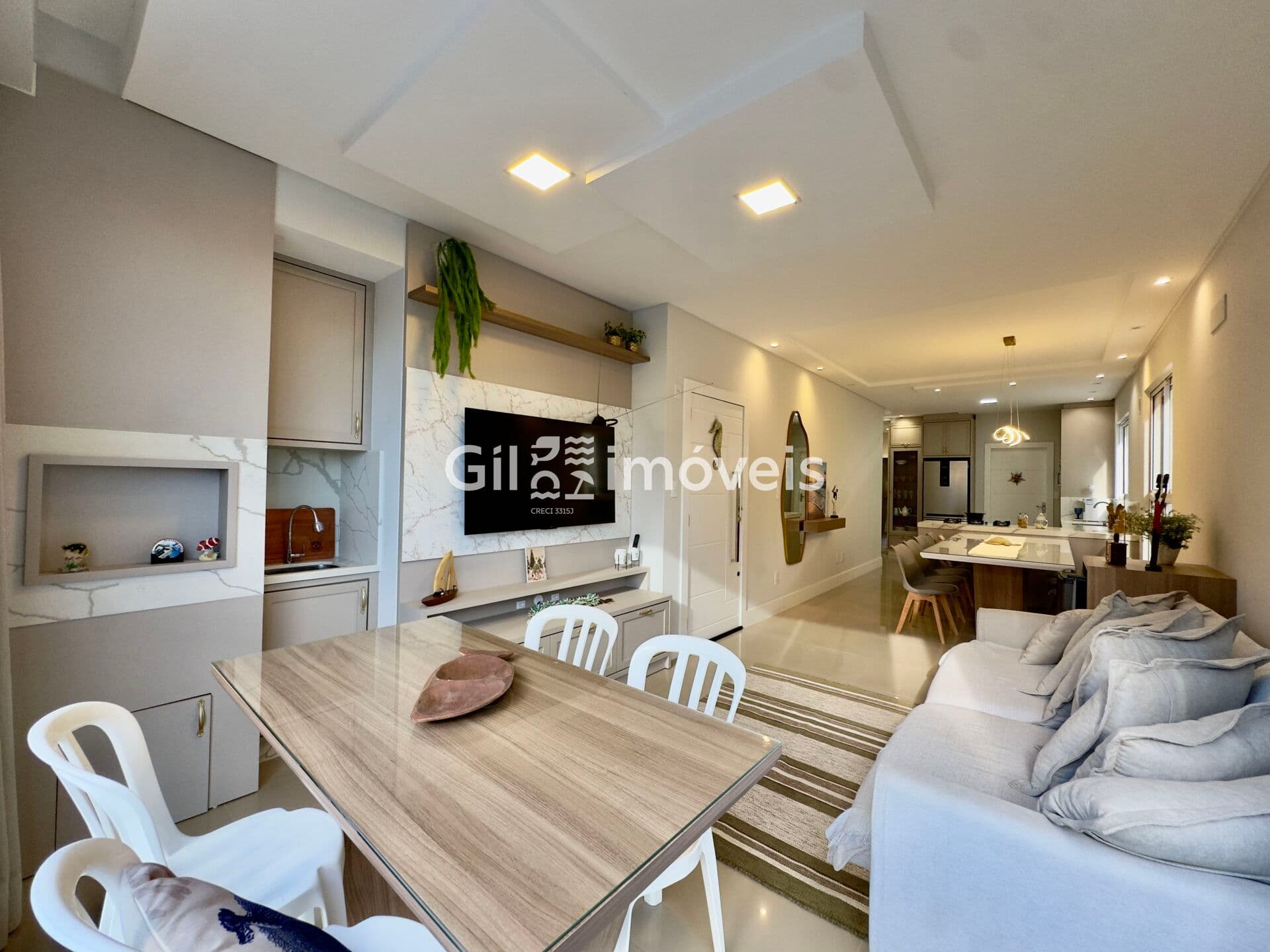 Apartamento mobiliado com 3 dormitórios a 280m do mar no Mar Grosso