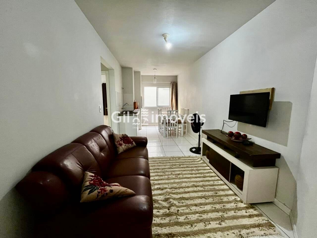 Apartamento em frente a Praça do Cazeca e a poucos passo do mar.