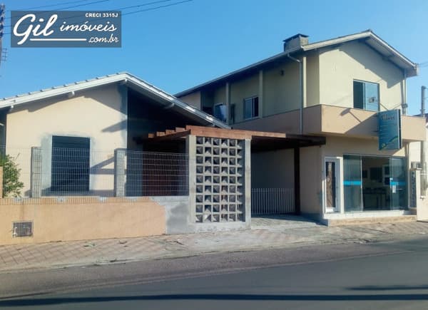 Casa com sala comercial e apartamento | Av. Getúlio Vargas | Magalhães