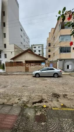 Terreno com viabilidade de construção de prédio.