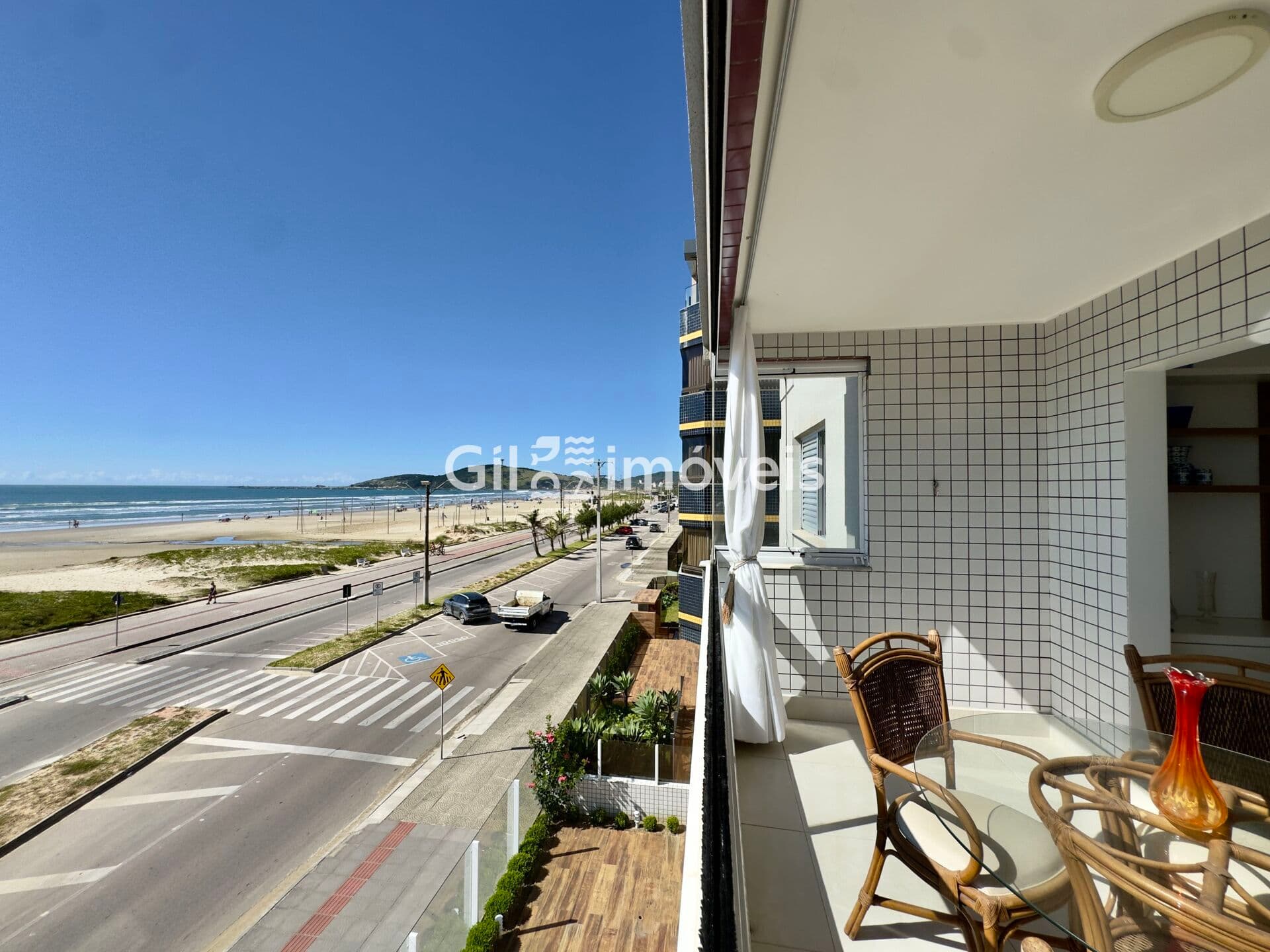 Frente mar. Vista definitiva. O privilégio de viver no melhor endereço de Laguna.