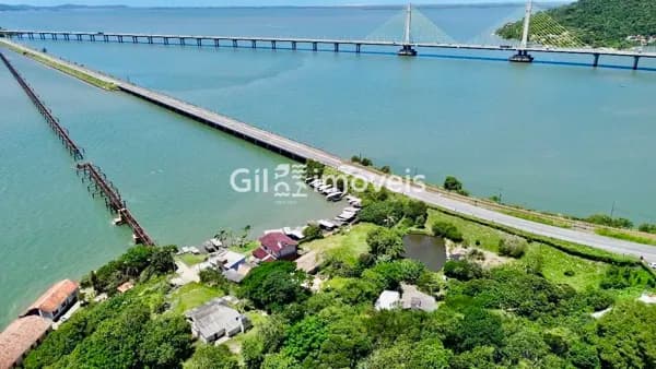 Paraíso à beira da Lagoa: Terreno com Vista Panorâmica em Laguna!