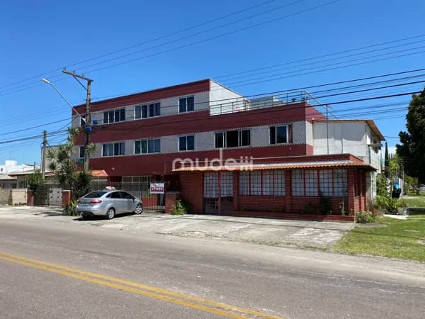 Imóvel Comercial com apartamentos residenciais