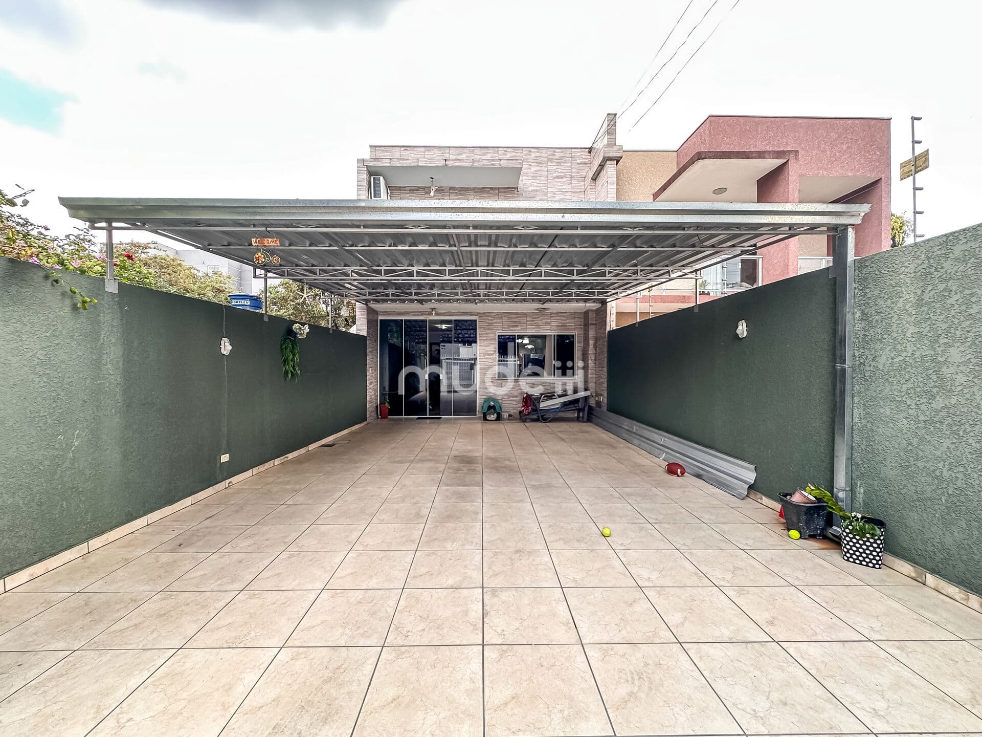 Sobrado com 4 Dormitórios
