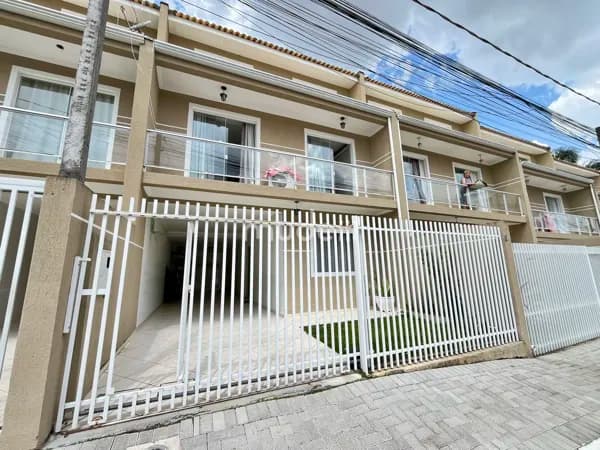 Triplex no bairro Bom Jesus em São José dos Pinhais