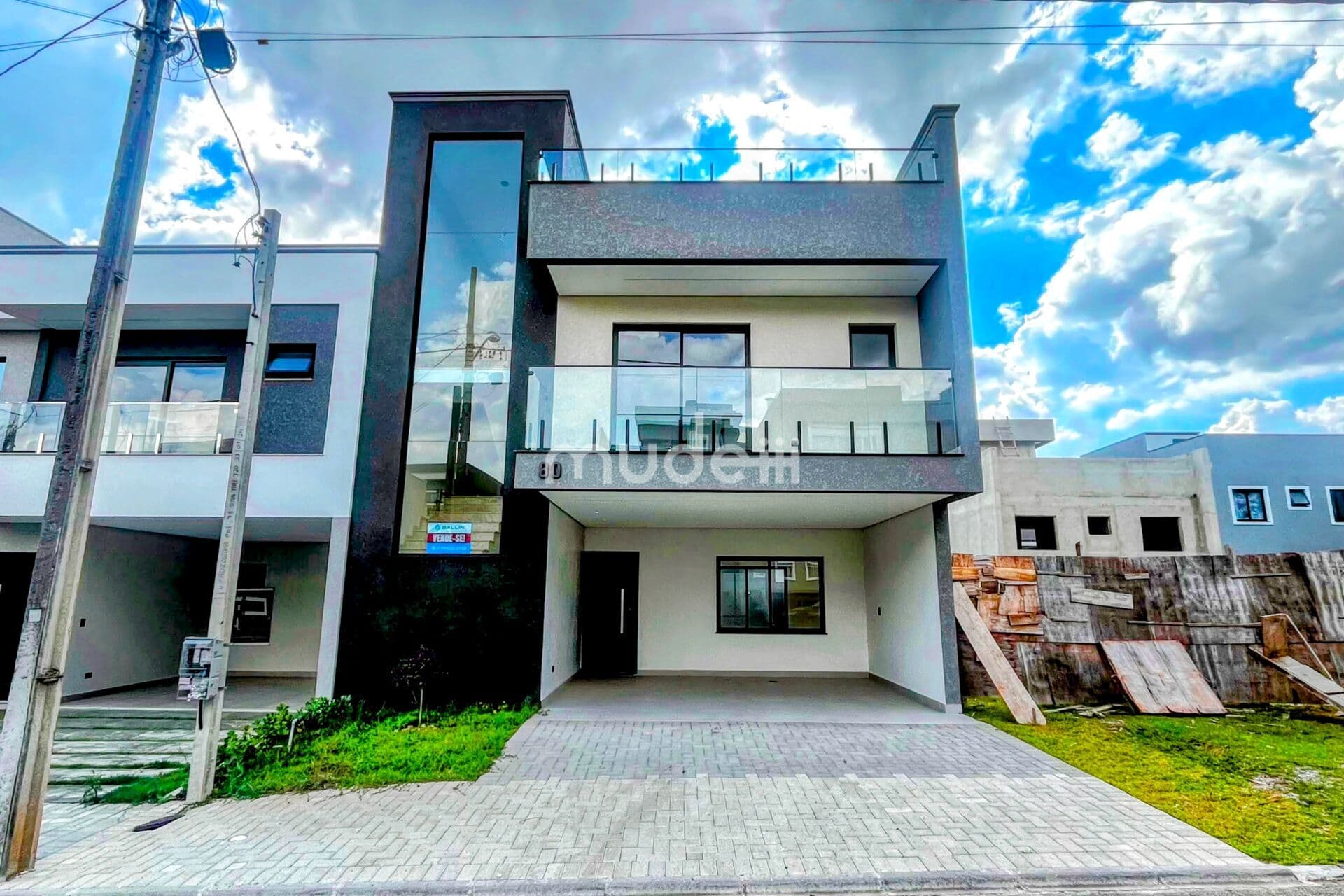 Sobrado em São José dos Pinhais - Costeira