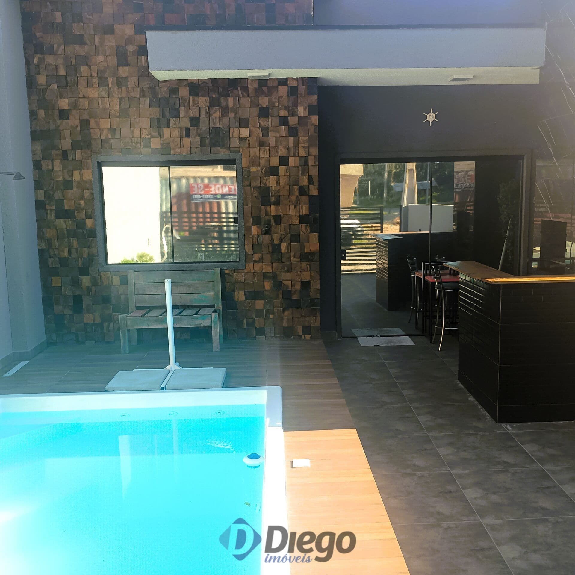 Casa em Matinhos com Piscina a 850 metros do mar