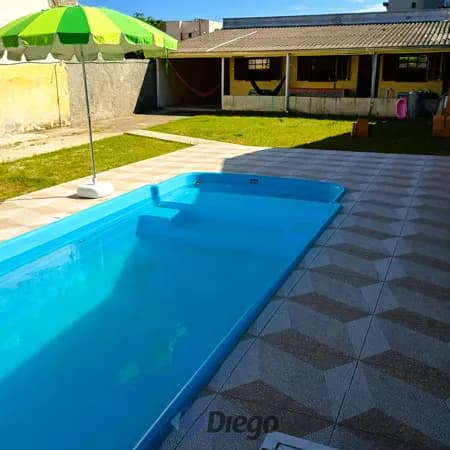 Casa com Piscina e Amplo Terreno no Balneário Ipanema