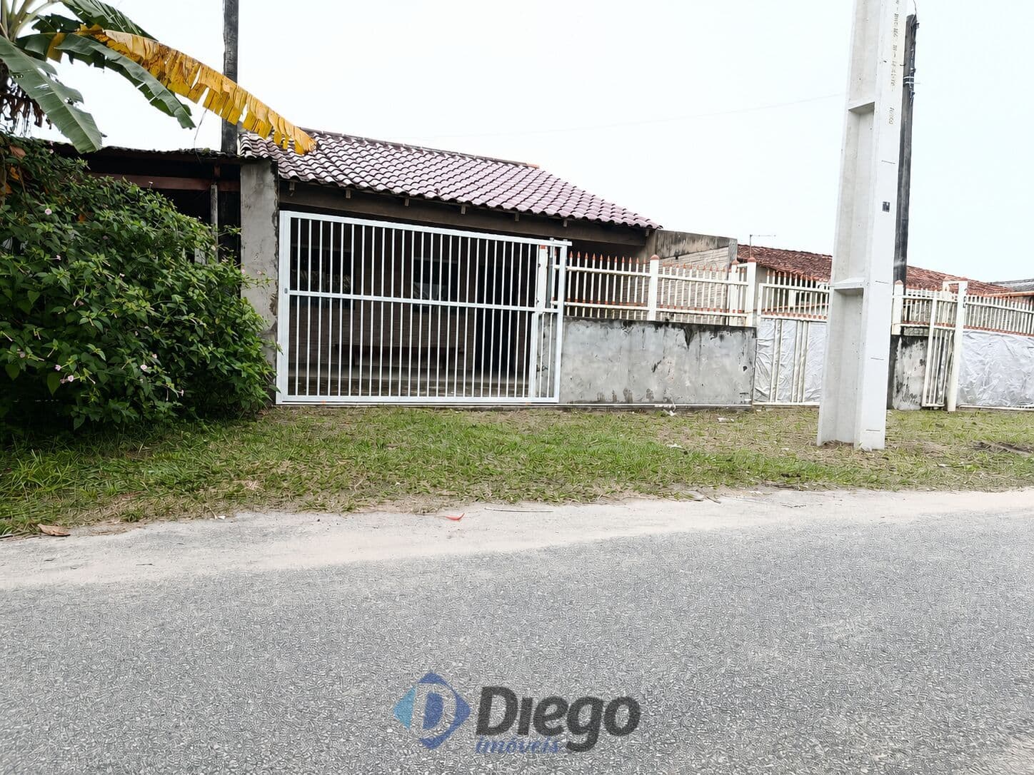 🏡 CASA EM PRAIA DE LESTE – EXCELENTE OPORTUNIDADE DE MORADIA OU INVESTIMENTO!