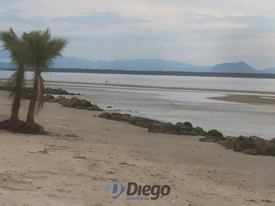 🏡 Casa à Venda em Pontal do Paraná – Conforto e Excelente Localização! 50 metros do mar