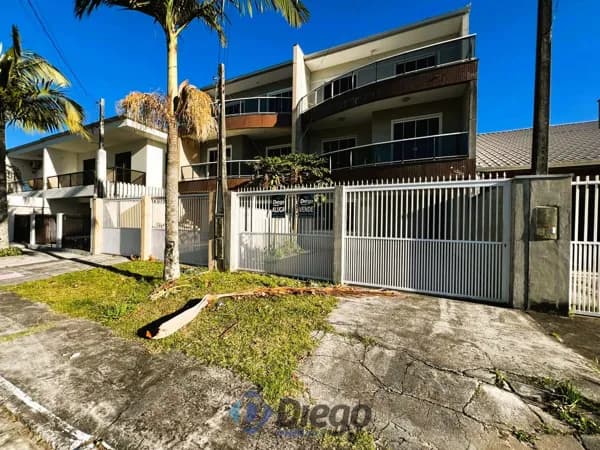 🏡 Triplex para Venda em Excelente Localização!