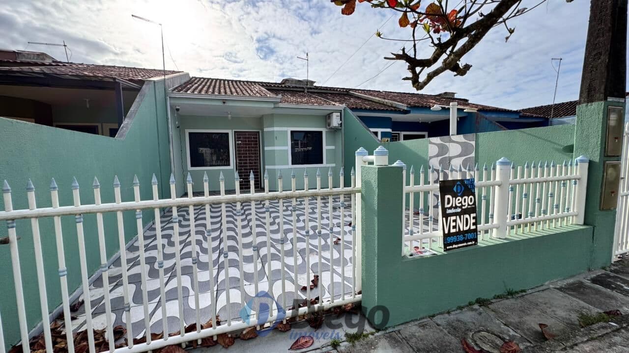 Casa com piscina no Balneário Monções – Pontal do Paraná