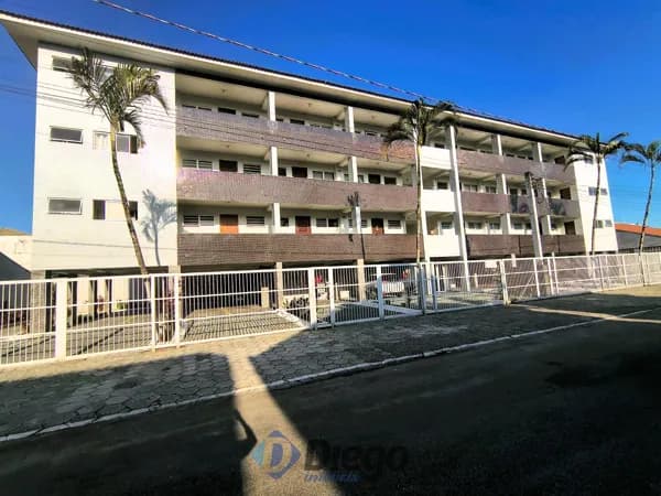 Apartamento á 100 metros da praia, excelente localização