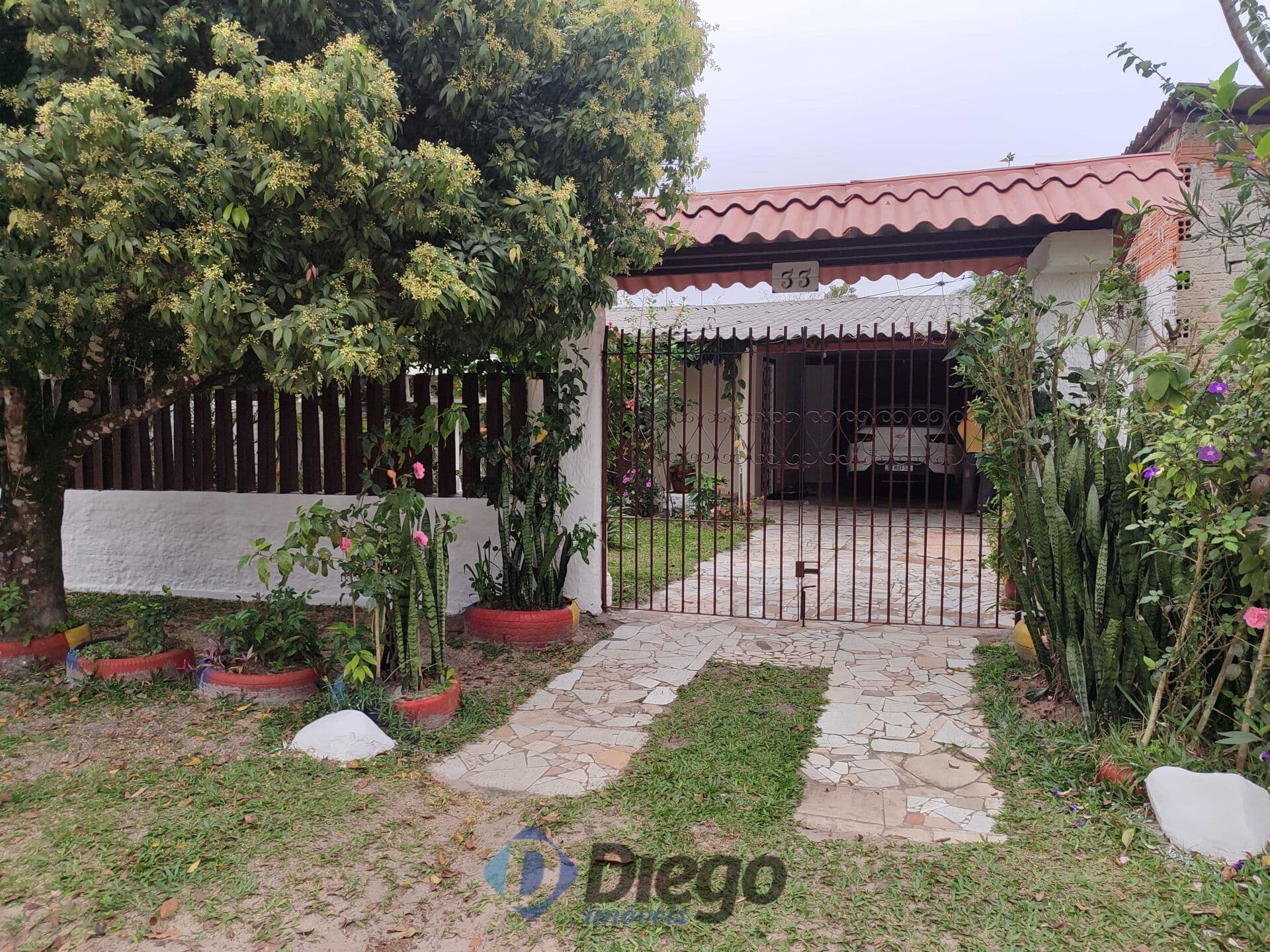 🏡 Oportunidade Imperdível! Casa Ampla com 3 Quartos e Edícula