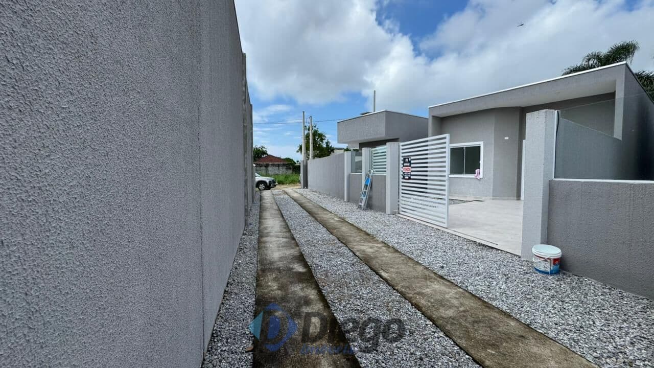 🏡 Casa à venda no Balneário Canoas – Conforto e praticidade para você!