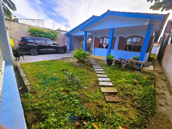 Casa com Amplo Terreno no balneário Marisol em Pontal do Paraná.