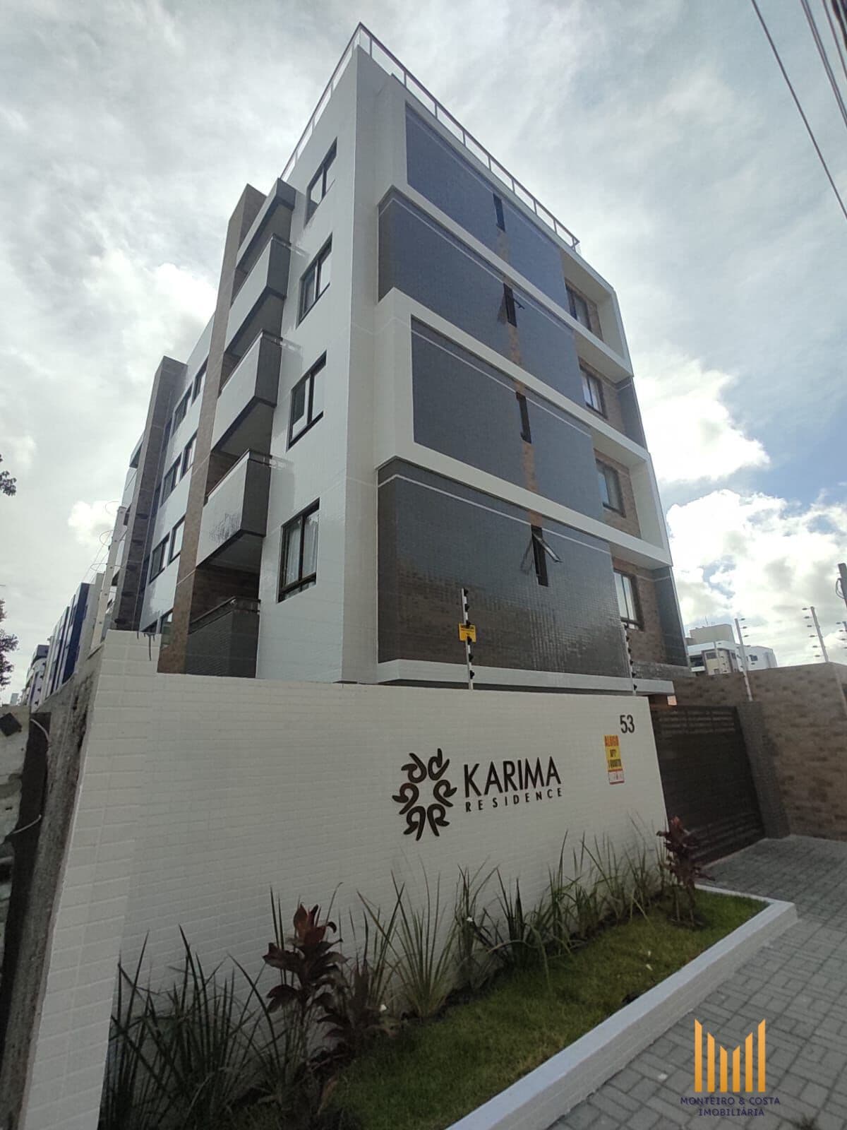 Apartamento Semi-mobiliado com 1 Quarto para Locação