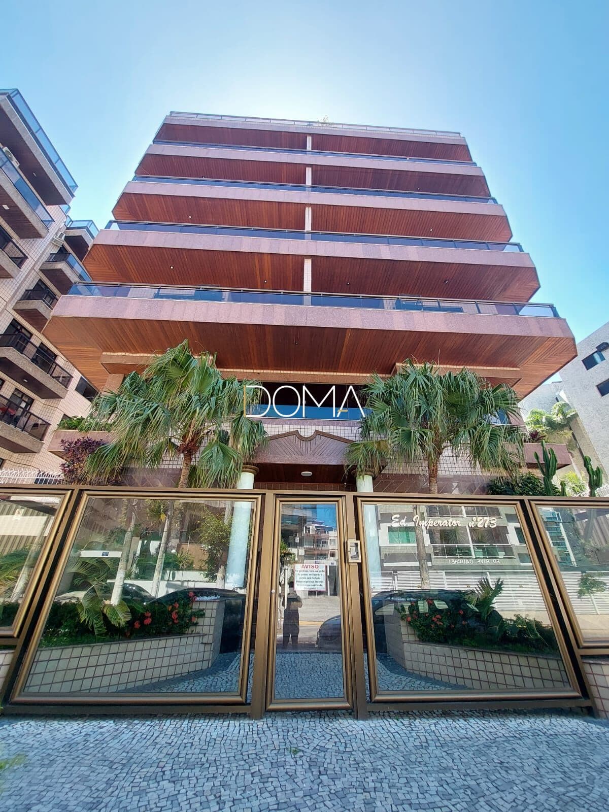 Ampla Cobertura duplex, na quadra da Praia do Forte