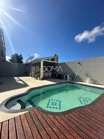 Casa independente em bairro nobre em Cabo frio! Piscina e área gourmet.