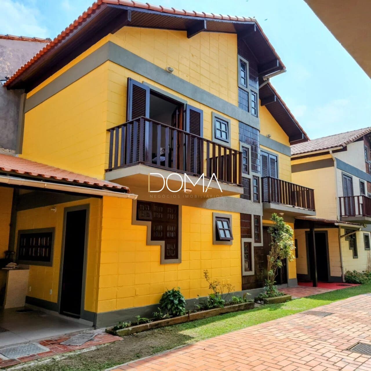 Casa duplex no Peró. Pertinho da praia!