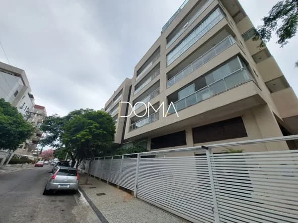 Prédio com lazer e próximo da Praia