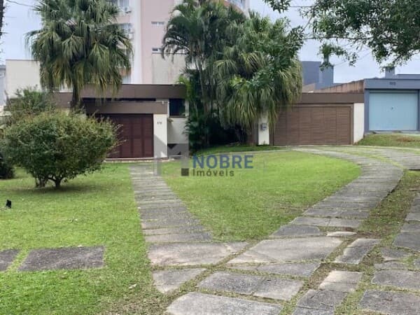 Casa Alto Padrão - Localização privilegiada