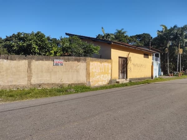 CASA EM IGUAPE
