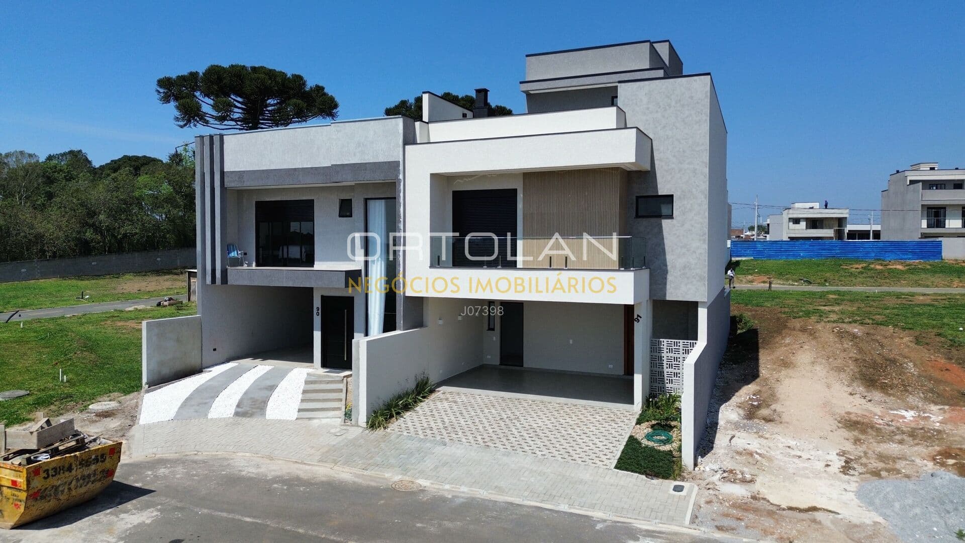 Residência Triplex 179m² - 04 Dormitórios - Costeira - São José dos Pinhais-PR